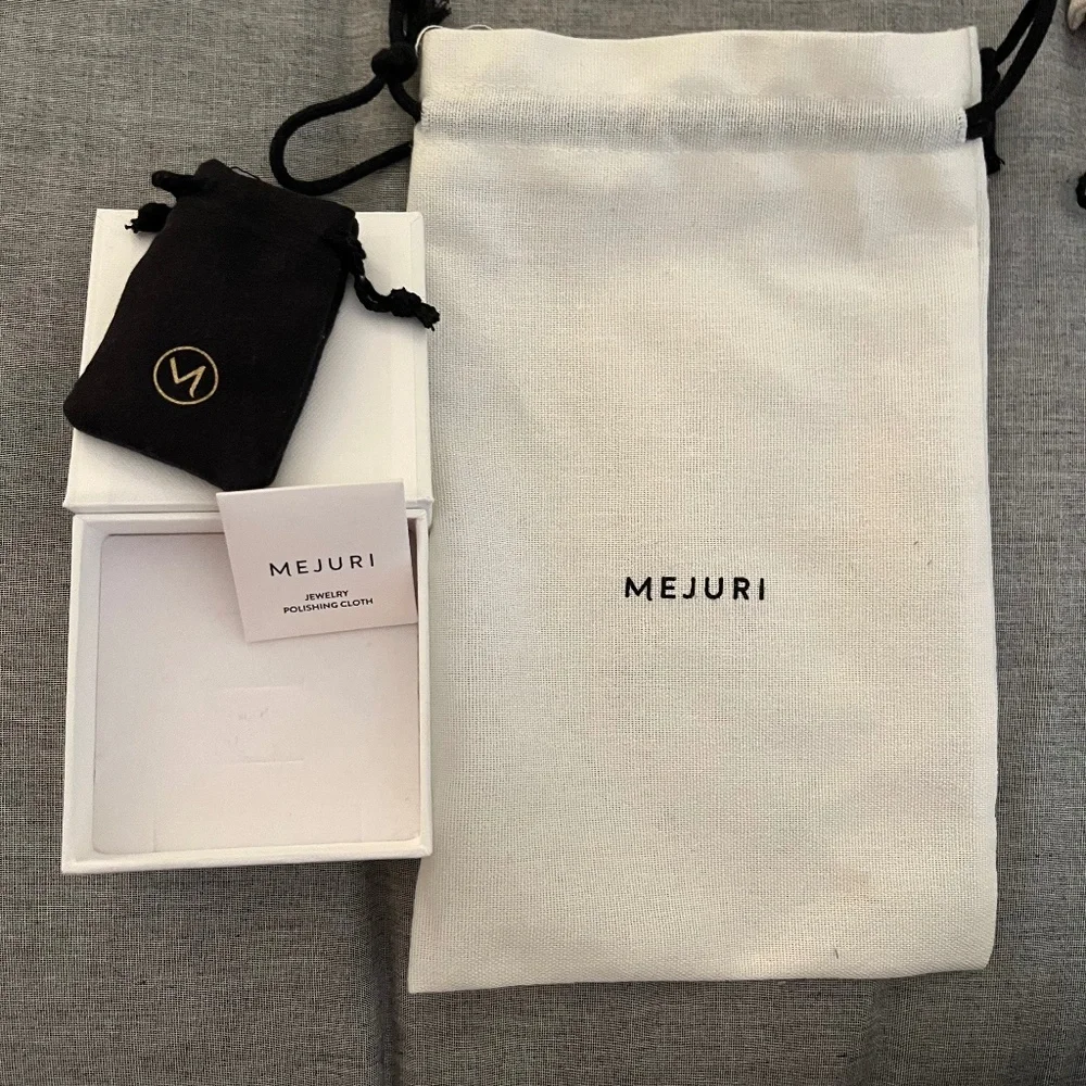 Mejuri gift box set - Picture 1 of 2